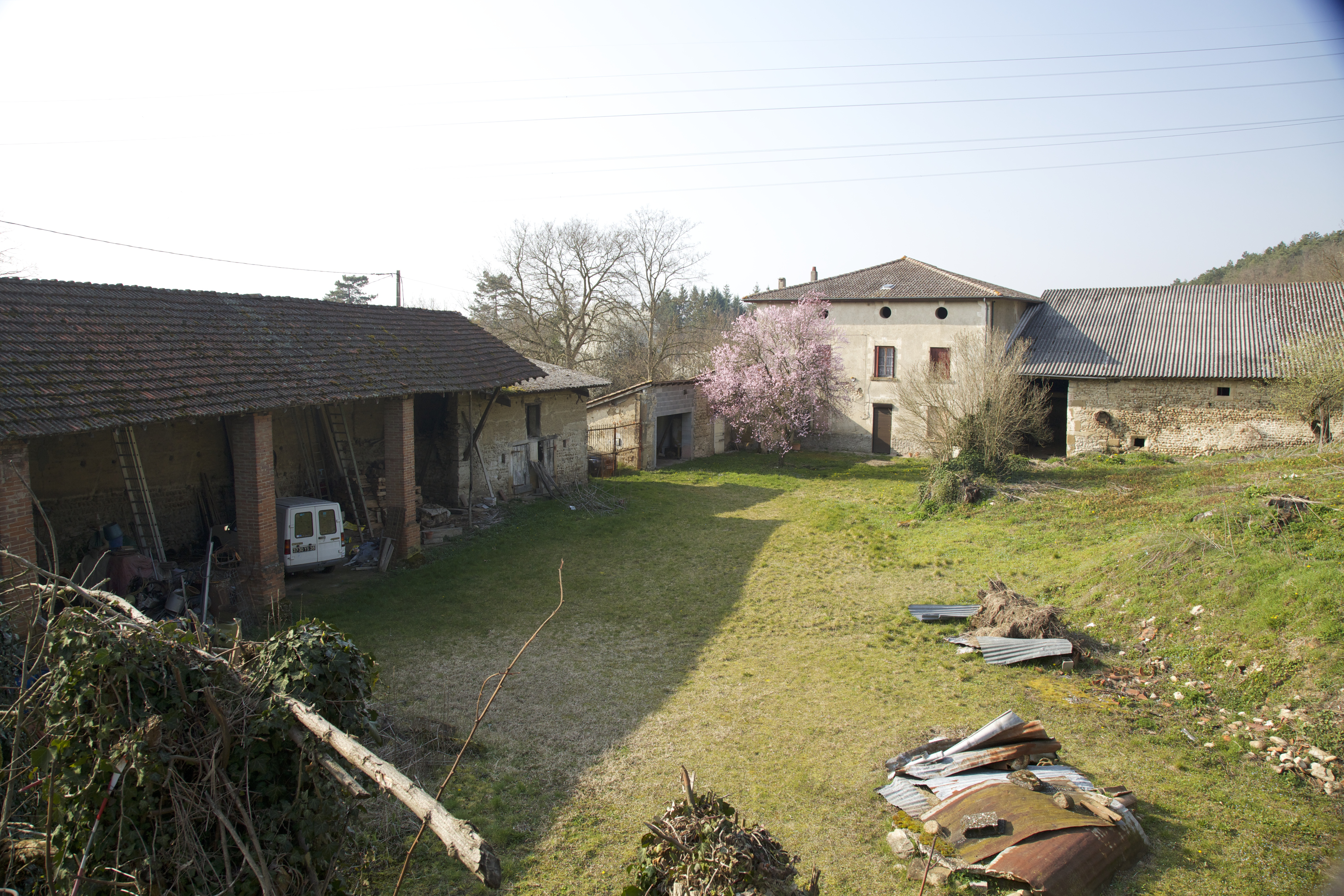 La Garde Vue d ensemble de la cour ancien emplacement batiment de dependances