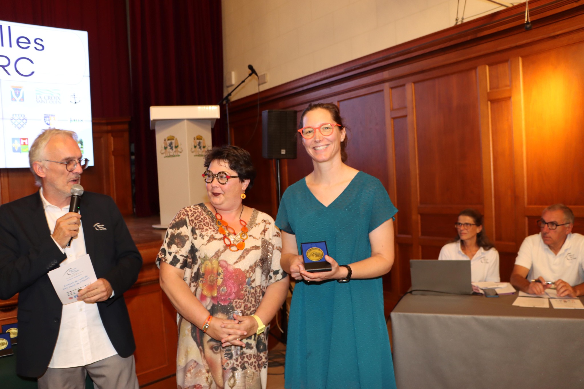 Mise à l'honneur par l'OSARC de notre arbitre Claire