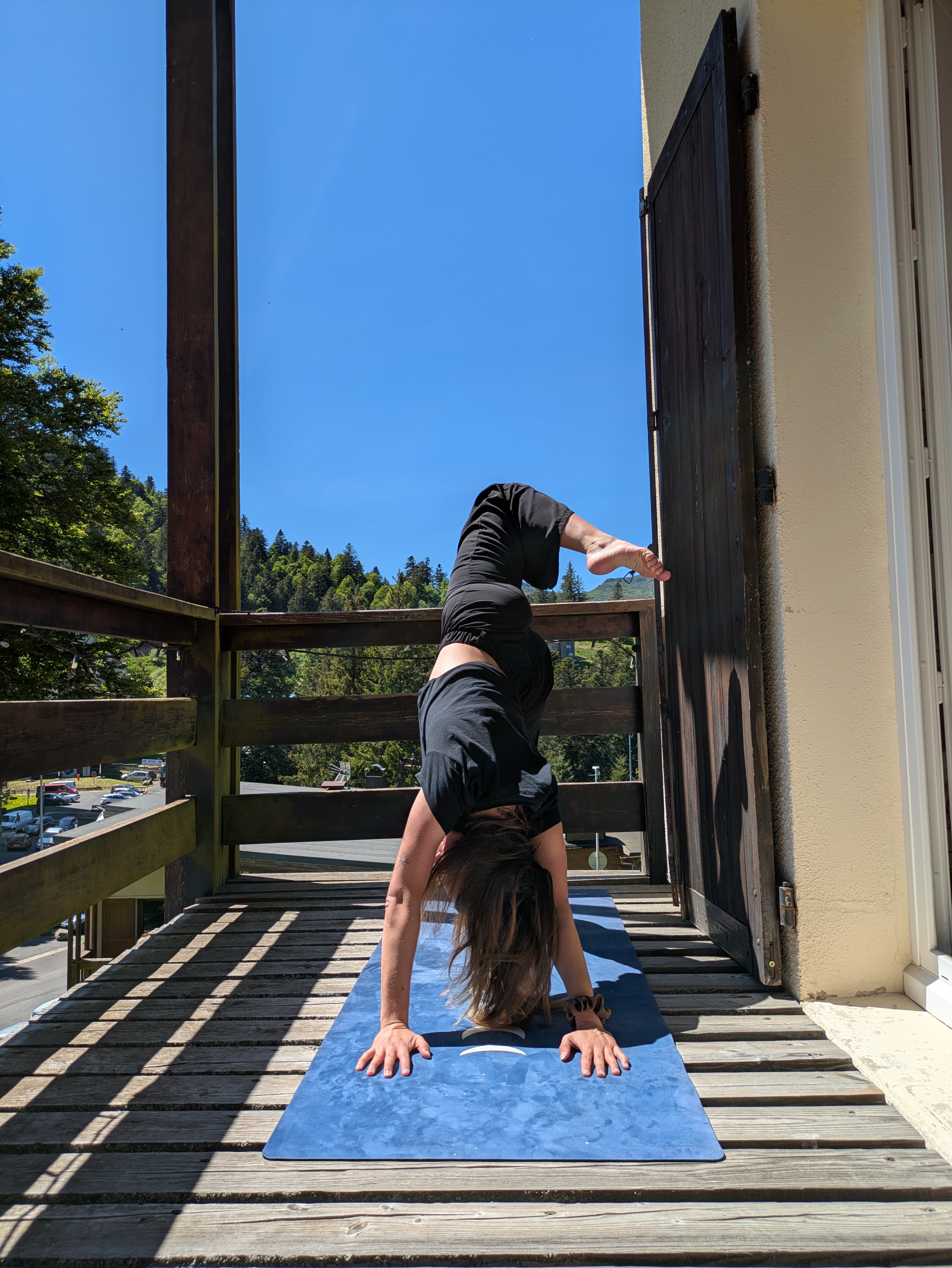 Cours de yoga ouverts à tous au Rocher du Cerf 🧘‍♀️